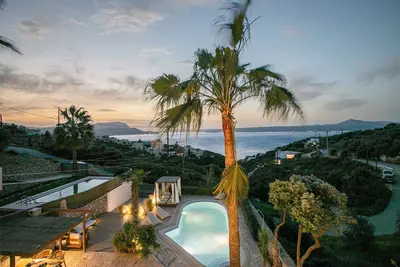 Image de 300mt to Restaurants & Supermarkets *1km to Beach*Gym
