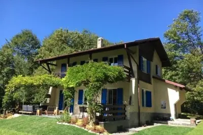 Image de Villa surrounded by greenery!