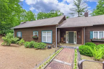 Image de Amazing condo in Sapphire within walking distance to Fairfield Lake