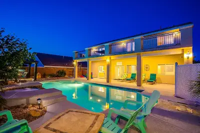 Image de Vacation Ready 4 Bed/3 Bath with a Heated Pool & Spa