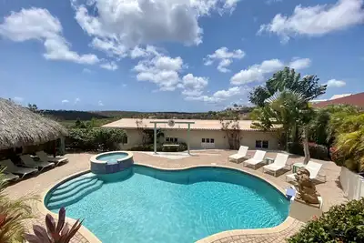 Image de spacious apartment with lovely terrace overlooking the pool and nature reserve