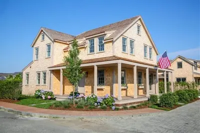 Image de Newer Construction 4br in Highly Sought-After Beach Plum Village!