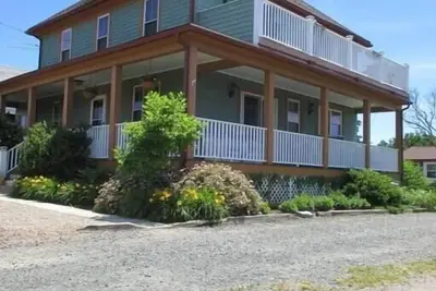 Image de 3-4 bdrm, sleeps 7 isolation near quiet beach