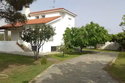 Image de Villa with big garden and Bbq amenities