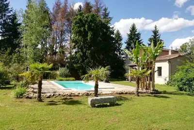 Image de maison de campagne avec piscine