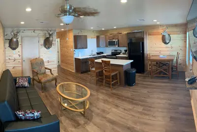 Image de Spacious 3-Bedroom 2-Bath Houseboat in Venice for Rent