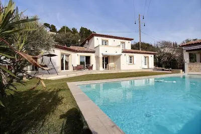 Image de Villa Agreable Avec Piscine 8 Pers
