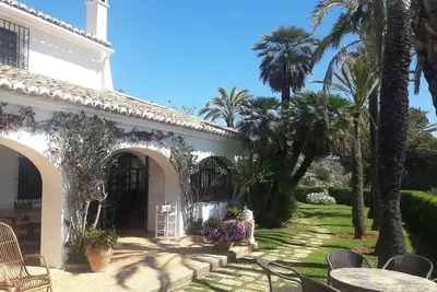 Image de Exceptionnelle villa sur colline privée. Vue 360°. Piscine. 12 pers (16 pers. )