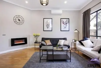 Image de Lovely 3br House w/ secure carport, only 5min drive to Airport, City and Beaches