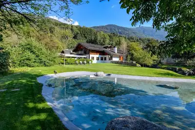 Image de Chalet Field House