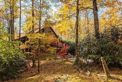 Image de High Speed Fiber Optic Wifi; Tranquil Treehouse on 2. 5 Acres; Affordable Luxury