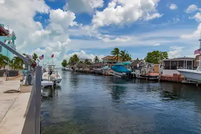 Image de Bring Your Bathing Suit And Enjoy! ! !