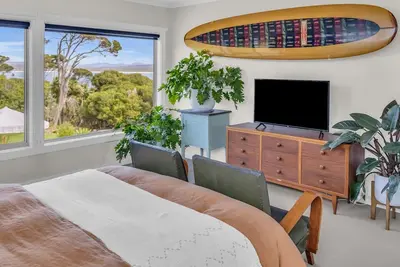 Image de On Point - ( 3 bedroom house with panoramic views) 3+ nights