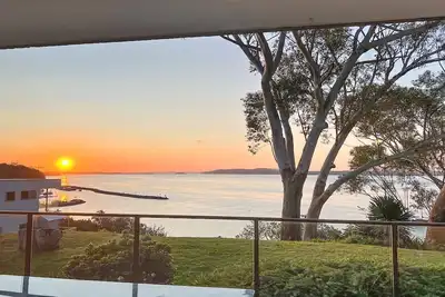 Image de The Poplars, 1, 36 Magnus St - Delightful unit with panoramic water views, pool, Linen, Aircon & Wifi