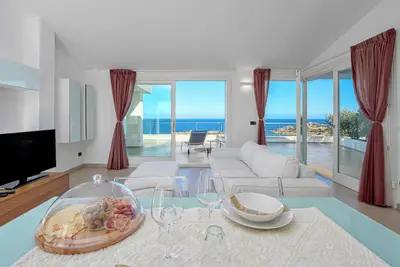 Image de Penthouse Apartment 12a in Villa Marconi with Sea View & Panoramic Sun Terrace (en anglais)