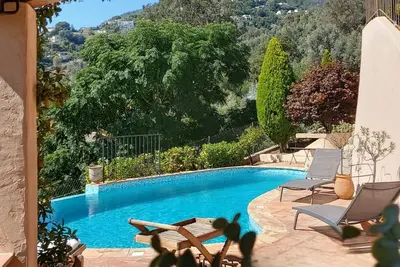 Image de Belle annexe de villa - Intérieur de charme - Avec terrasse et jardin privatif