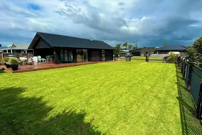 Image de Black Beauty Retreat - Matarangi Holiday Home