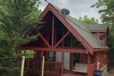 Image de Beautiful cabin in the woods. Only 4 miles from Gatlinburg.