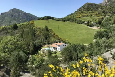 Image de Villa avec piscine privée chauffée  \"Le Mas des Doux Instants\" classé 5 étoiles