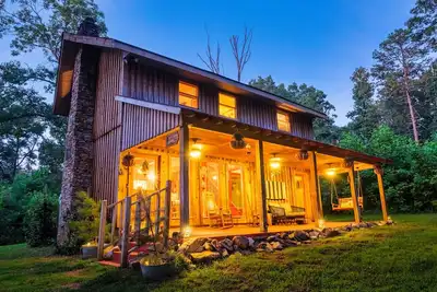 Image de Romantic StackRock Cabin – An Exclusive, Centrally Located Retreat.
