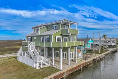 Image de 100k remodel Jan 2024 - Waterfront Bay/Beach House w/ boat parking private canal