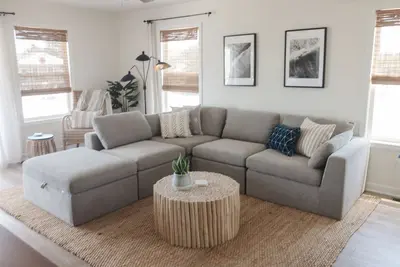 Image de Oceanside 4br Home, Fenced Backyard, Hot Tub, 5 Min Walk to Beach!