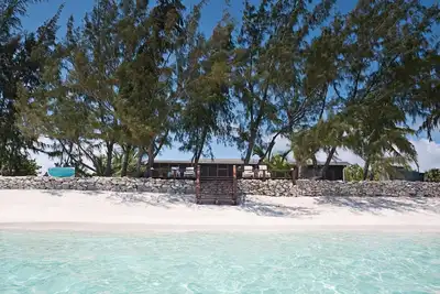 Image de Hollywood Beach Suites 7 Mile Beach 4 Suites intimes isolées