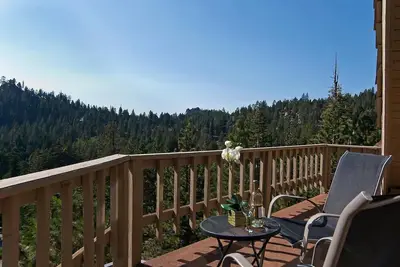Image de Spacious 3br House / Gourmet Kitchen & Views!