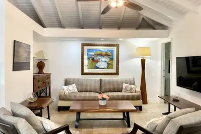 Image de Presidential Suite 3b/2. 5b, sleep 7, pool, WiFi, Ac, Grace Bay Beach