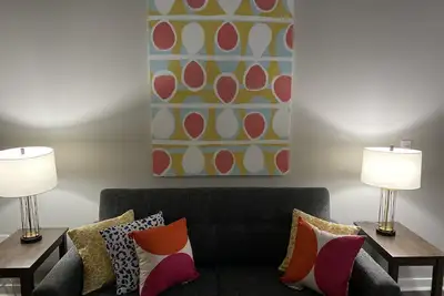 Image de Skywalk Access, By Lucas Oil Stadium, King Beds, WiFi, Pets Ok