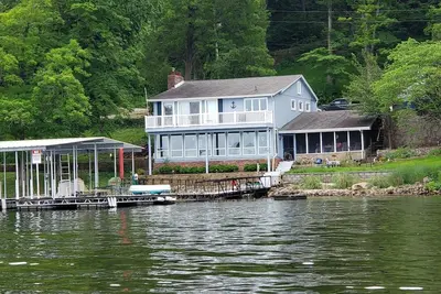 Image de Lakefront 3br Retreat Stunning Views & Serenity\"