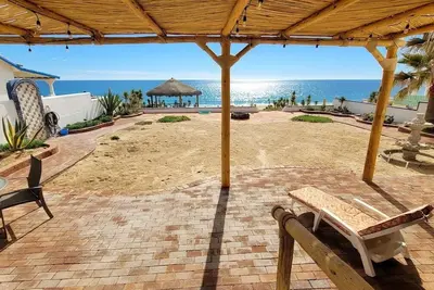Image de Casa Evita 3 bedroom, beachfront home.
