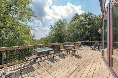 Image de Elegant Hilltop Retreat w/ Fireplaces & Hot Tub