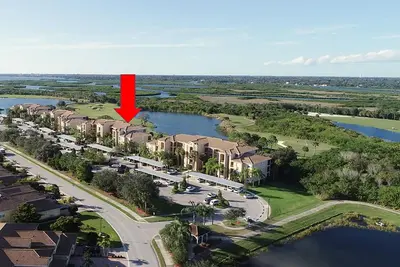 Image de 7803-205 Gorgeous lake and golf view condo