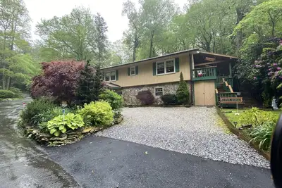 Image de Mountain Oasis Retreat with Skiing, Beach and Golf.