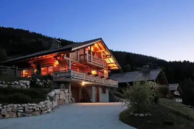 Image de Spacieux chalet standing 170m², sauna Wi-Fi vues imprenables sur Aravis