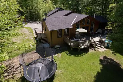 Image de Serenity Now! \nBeautiful Drag Lake. Beach, dock, hot tub and fire pit. Flat lot.