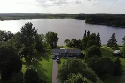 Image de 5 bedroom 3- bath 8 people capacity pontoon included in Winter Wis.