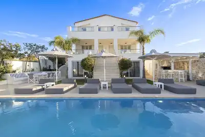 Image de Luxury 6 Bedroom Villa, Family-friendly, 45 m2 Private Heated Pool, Jacuzzi