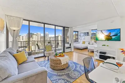 Image de 17fl Fully Renovated, 5 mins to Beach w/ Parking