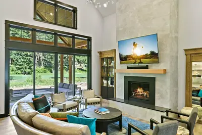 Image de On Golf Course- 4 King Suites + Bunk Suite + Loft; Central Location -Dog Welcome