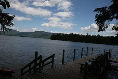 Image de Belle Grand Lakefront Maison sur le lac George