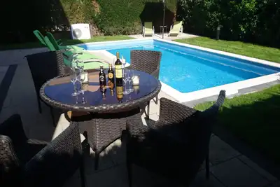 Image de Luxueux appartement duplex avec piscine et jardin privés