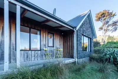 Image de Fantail Cottage with Sea Views - Akaroa Home