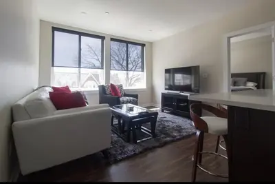 Image de New Condo in University City