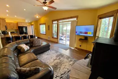 Image de Cozy Cascade Cabin, Short Walk to the Lake!
