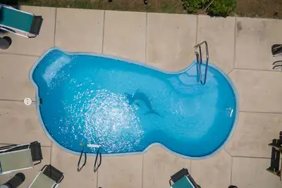 Image de Private Pool🏊‍♂️ Hot Tub⛱ Walk or Bike to Beach🌊Soundview, Privacy Fence