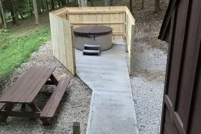 Image de Chalet with Hot Tub & Pet Friendly