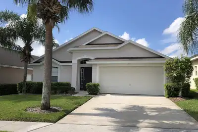 Image de 4 Bedroom Resort Vacation Home with South Facing Pool & Spa minutes from the attractions.