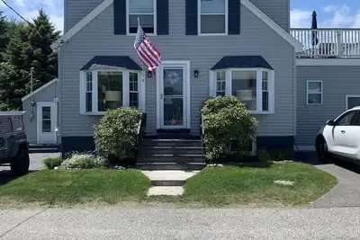 Image de Perfect Pine Point beach house with rooftop deck and private yard!